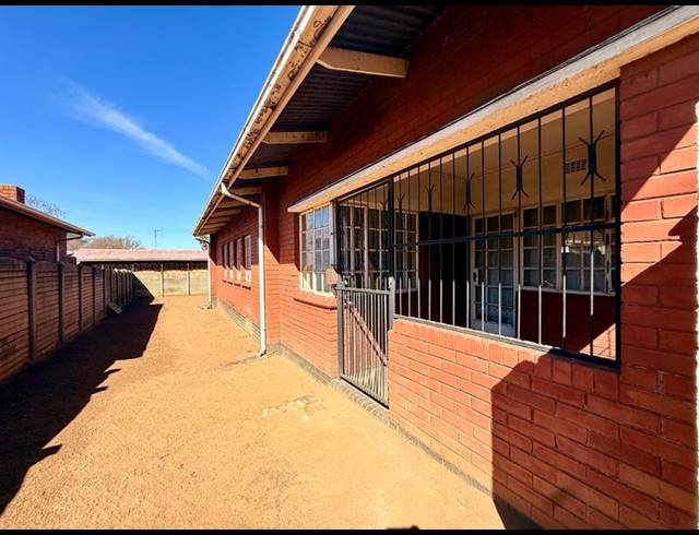 3 BEDROOM HOUSE FOR SALE IN VANDERBIJLPARK CW 4